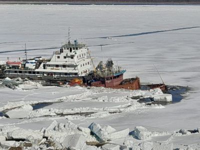 Два судна затонули во время ледохода в Жиганском районе Якутии