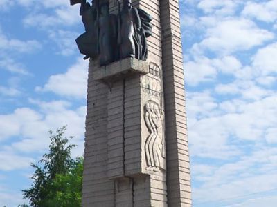 Обелиск воинам-землякам, павшим в боях за Родину в  1941-1945 гг.