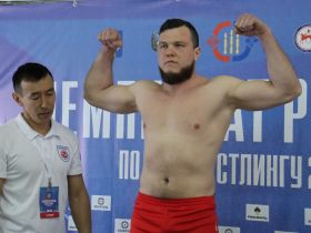 Чемпионат России. Лидеры якутской сборной по мас-рестлингу прошли взвешивание