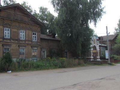 Здание старого железнодорожного вокзала, откуда костромичи отправлялись на фронты гражданской войны