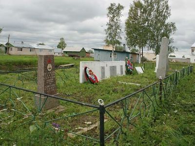 Братская могила воинов Советской Армии, погибших в период Великой Отечественной войны 1941-1945 гг.