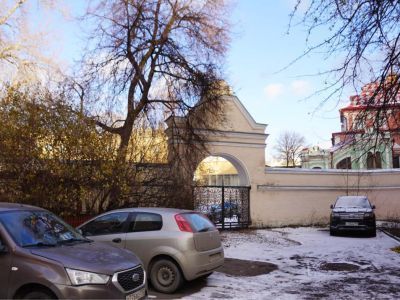 Ограда с воротами во дворе, конец XIX в.