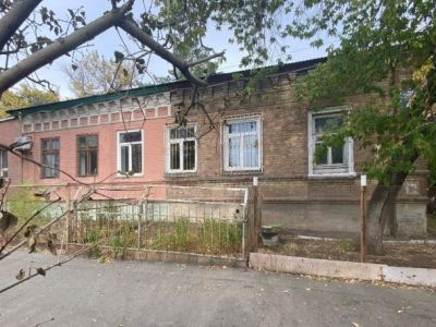 Здание служб городской усадьбы Ф.И. Тикунова