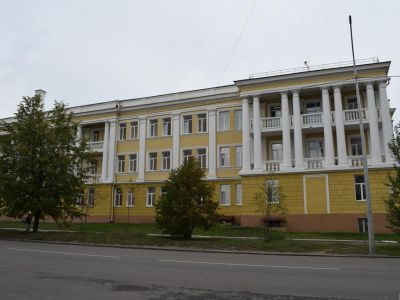 Хирургический корпус городской больницы, где работал А.Н. Чеглецов - хирург, заслуженный врач РСФСР, первый в крае сделавший операцию на сердце