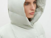 Стеганое пуховое пальто силуэта oversize