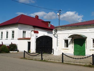 Торговая лавка и флигель