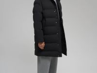 Утепленное пальто с воротником-стойкой