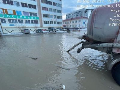 Работы по откачке воды в Гагаринском округе Якутска велись до четырех утра
