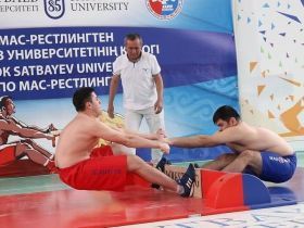 В Казахстане проведены студенческие соревнования по мас-рестлингу в честь юбилея вуза