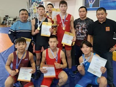 Сборная Якутии стала лучшей на первенстве России по вольной борьбе