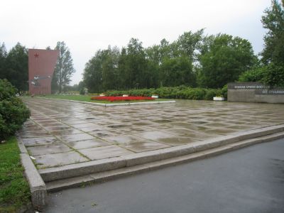 Мемориал в память обороны города в 1941-1944 гг. - "Зеленый пояс Славы  Ленинграда". "Ополченцы"