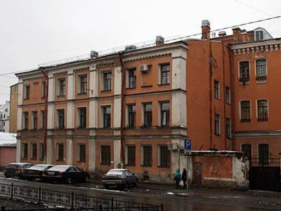 Здание женской школы