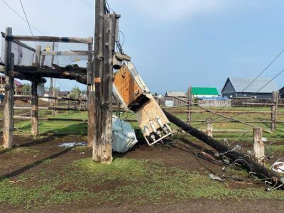 В Нюрбинском районе Якутии устраняют последствия ураганного ветра
