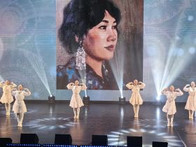 Танцующие полотна: в Якутске показали уникальный перформанс по картинам Миры Аргуновой