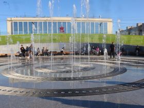 Фотофакт: убрали ограждения вокруг фонтана на площади Республики в Якутске