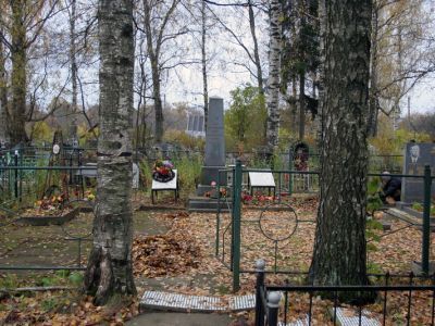 Братское захоронение советских воинов, погибших в 1941-44 гг.