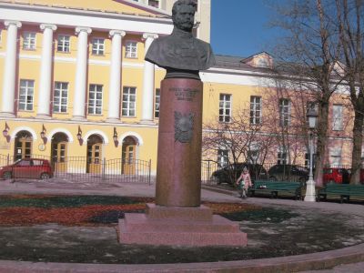 М.В.Фрунзе (бюст)