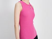 Майка с фигурным разрезом