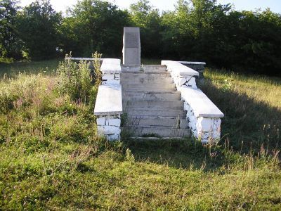 Памятный знак в честь бойцов партизанского отряда имени Н.Спаи
