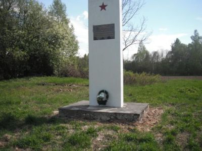 Памятное место, где в 1942-1943 гг. активно действовала 14-я (Смоленская) партизанская бригада под командованием П.Г. Вишнева. Установлен памятный знак