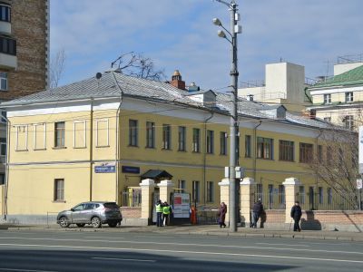 Западный флигель