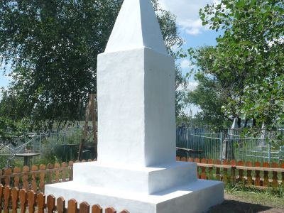 Братская могила партизан