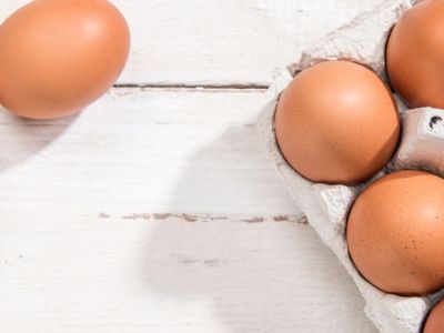Как выбрать свежие куриные яйца в магазине?