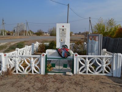 Братская могила советских воинов, погибших в период Сталинградской битвы