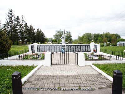 Братская могила советских воинов, погибших в октябре 1944 года