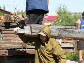 Молодежный десант в Вилюйском районе: три дня добрых дел и помощи тем, кто в ней нуждается