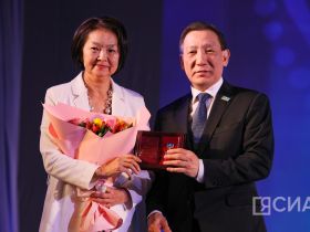 Государственные награды вручили работникам культуры Якутии