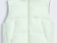 Утепленный жилет с капюшоном