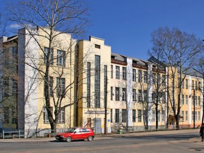 Здание, где в текстильном техникуме училась разведчица Л.А. Базанова
