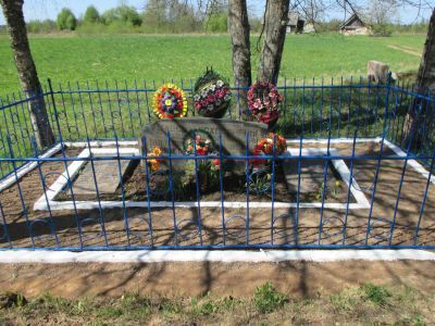 Братская могила воинов Советской Армии, погибших в 1944 г.