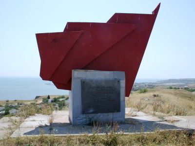 Памятный знак в честь водружения Красного Знамени на высоте 72,5