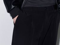 Чёрные прямые брюки с защипами Глория Джинс