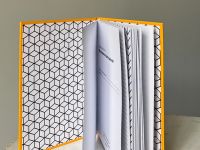 Блокнот "30 вопросов для друзей" твердая обложка, желтый