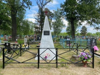 Братская могила 6 советских воинов, погибших в 1943 г. в боях с немецко-фашистскими захватчиками