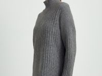 Джемпер свободного силуэта с воротником-стойкой