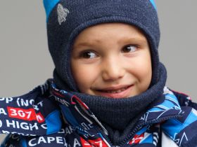 Комплект вязаный для мальчика: шапка, снуд