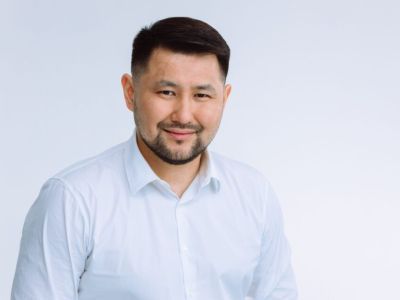 Мэр Якутска Евгений Григорьев поздравил с Днём Матери