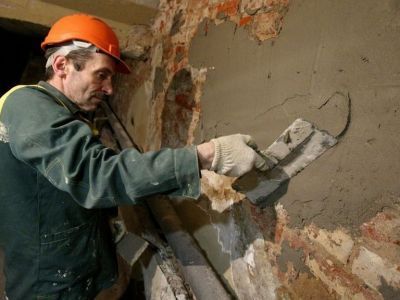 Министр ЖКХ поручил ускорить темпы проведения капремонта домов в Якутске