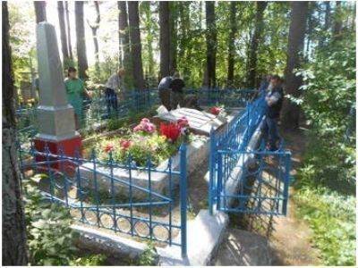 Братская могила 2 партизан и 29 советских воинов, погибших в 1942-1943 гг. в боях с немецко-фашистскими захватчиками