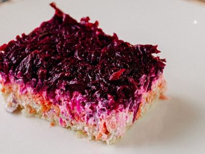 Сельдь под шубой стала популярнее оливье