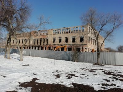 Дом офицеров Красной Армии, арх. Каракис И.Ю.; здание гарнизонного дома офицеров, в котором формировались первые женские авиаполки под руководством Героя Советского Союза летчицы М.М. Расковой; проходила подготовка первого отряда советских космонавтов, в 