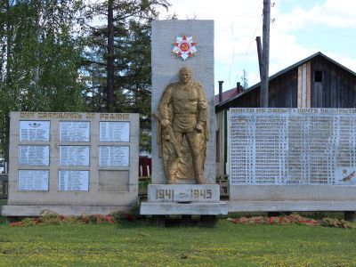Памятник воинам-землякам, участникам Великой Отечественной войны 1941-1945 гг.