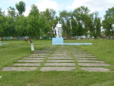 Памятник воинам-станичникам, павшим в боях с фашистскими захватчиками