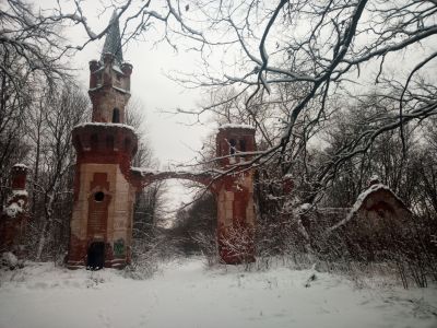 Выездные ворота с оградой