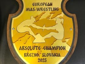 Группа компаний УТУМ Инвест наградила абсолютных чемпионов Европы по мас-рестлингу