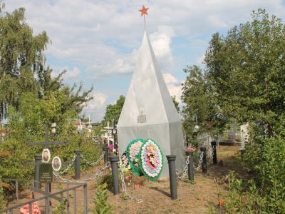 Братская могила, в которой похоронены воины Советской Армии, погибшие на Залесенском ж/д разъезде во время бомбежки 1942 г.